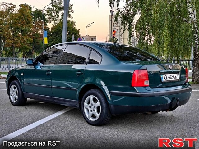 Зелений Фольксваген Пассат, об'ємом двигуна 1.6 л та пробігом 250 тис. км за 2899 $, фото 1 на Automoto.ua