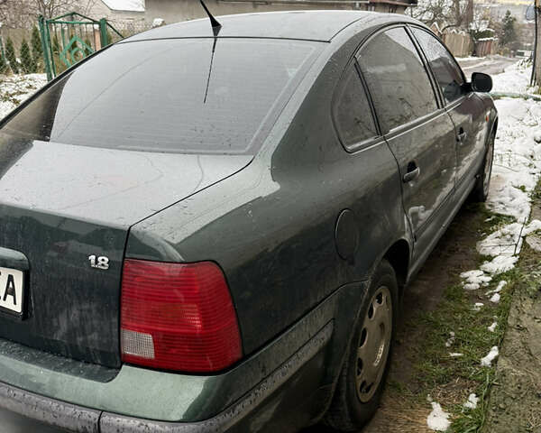 Зеленый Фольксваген Пассат, объемом двигателя 1.78 л и пробегом 334 тыс. км за 2600 $, фото 2 на Automoto.ua
