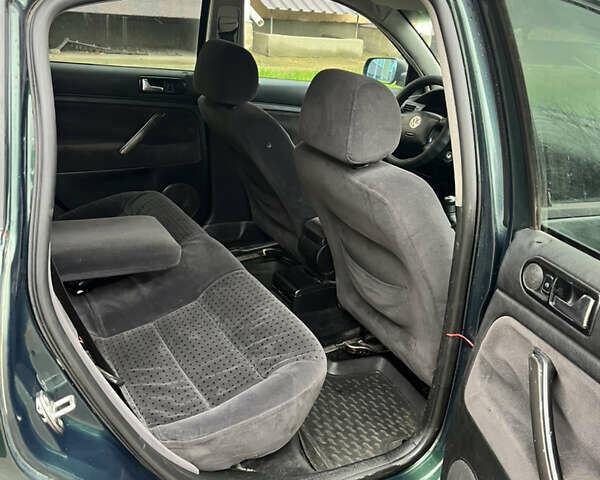 Зеленый Фольксваген Пассат, объемом двигателя 1.9 л и пробегом 360 тыс. км за 2800 $, фото 6 на Automoto.ua