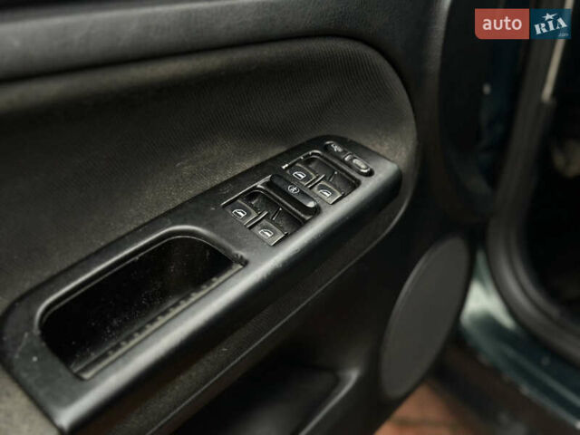 Зеленый Фольксваген Пассат, объемом двигателя 1.78 л и пробегом 334 тыс. км за 3150 $, фото 13 на Automoto.ua