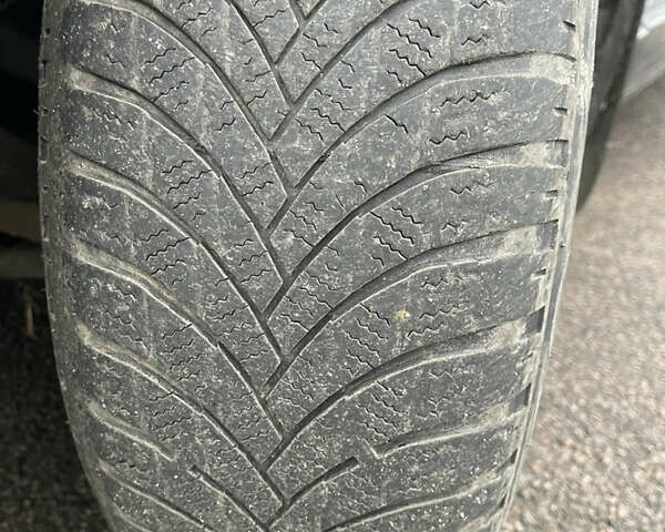 Зеленый Фольксваген Пассат, объемом двигателя 1.6 л и пробегом 320 тыс. км за 3800 $, фото 2 на Automoto.ua