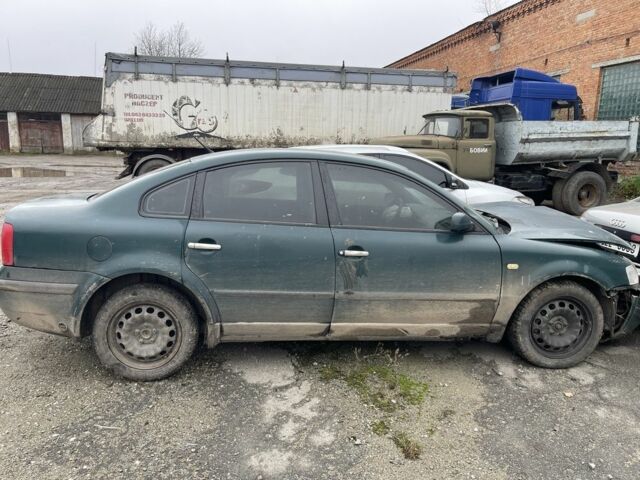 Зеленый Фольксваген Пассат, объемом двигателя 1.6 л и пробегом 3 тыс. км за 1000 $, фото 4 на Automoto.ua