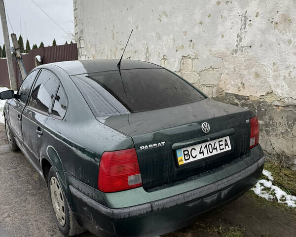 Зеленый Фольксваген Пассат, объемом двигателя 1.78 л и пробегом 334 тыс. км за 2600 $, фото 1 на Automoto.ua