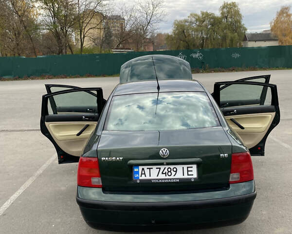 Зеленый Фольксваген Пассат, объемом двигателя 2.33 л и пробегом 211 тыс. км за 3500 $, фото 11 на Automoto.ua