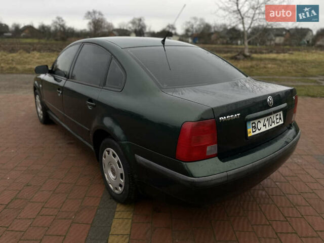 Зеленый Фольксваген Пассат, объемом двигателя 1.78 л и пробегом 334 тыс. км за 3150 $, фото 3 на Automoto.ua