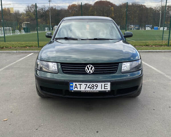 Зеленый Фольксваген Пассат, объемом двигателя 2.33 л и пробегом 211 тыс. км за 3500 $, фото 1 на Automoto.ua