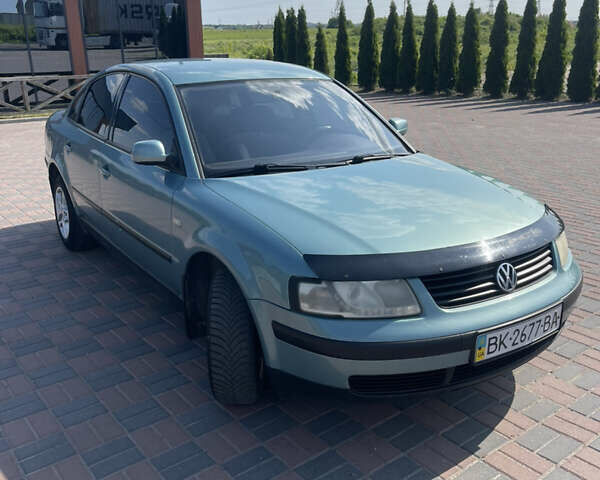 Зелений Фольксваген Пассат, об'ємом двигуна 1.6 л та пробігом 320 тис. км за 4300 $, фото 4 на Automoto.ua