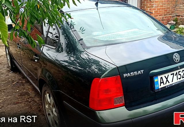 Зеленый Фольксваген Пассат, объемом двигателя 1.8 л и пробегом 221 тыс. км за 4250 $, фото 4 на Automoto.ua