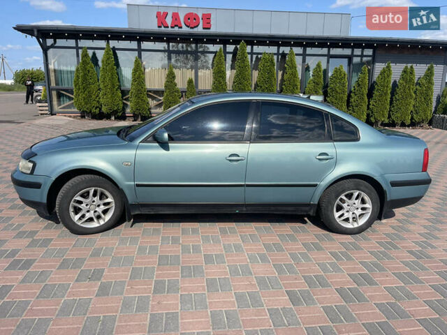 Зелений Фольксваген Пассат, об'ємом двигуна 1.6 л та пробігом 320 тис. км за 4300 $, фото 1 на Automoto.ua