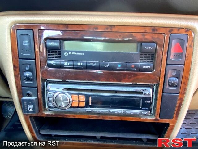 Зеленый Фольксваген Пассат, объемом двигателя 1.8 л и пробегом 235 тыс. км за 3000 $, фото 10 на Automoto.ua