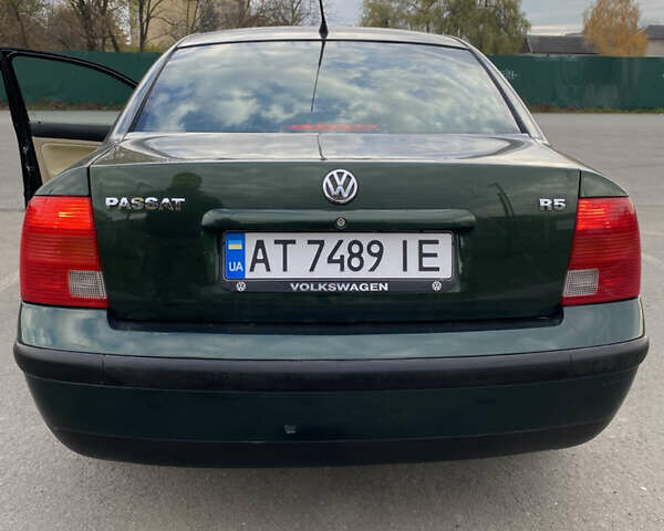 Зеленый Фольксваген Пассат, объемом двигателя 2.33 л и пробегом 211 тыс. км за 3500 $, фото 22 на Automoto.ua