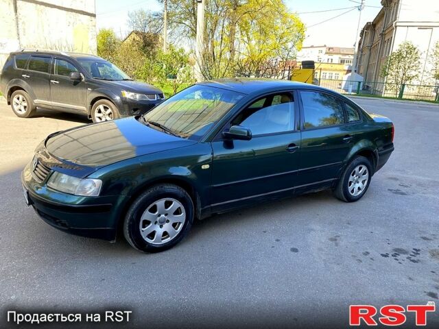 Зеленый Фольксваген Пассат, объемом двигателя 1.8 л и пробегом 235 тыс. км за 3000 $, фото 1 на Automoto.ua