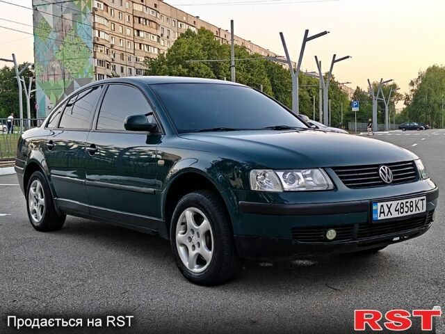 Зелений Фольксваген Пассат, об'ємом двигуна 1.6 л та пробігом 250 тис. км за 2899 $, фото 3 на Automoto.ua