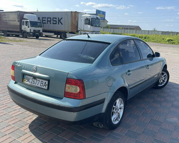 Зелений Фольксваген Пассат, об'ємом двигуна 1.6 л та пробігом 320 тис. км за 4300 $, фото 3 на Automoto.ua