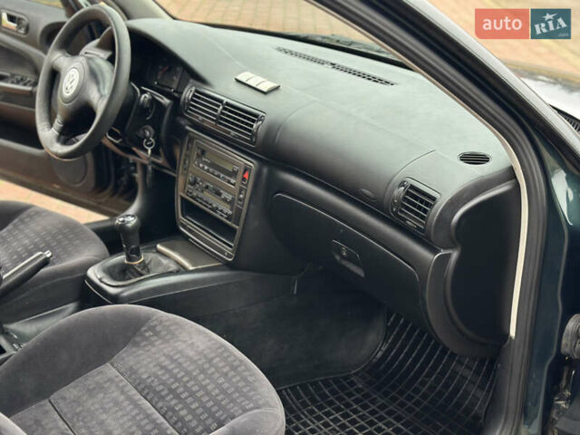 Зеленый Фольксваген Пассат, объемом двигателя 1.78 л и пробегом 334 тыс. км за 3150 $, фото 20 на Automoto.ua