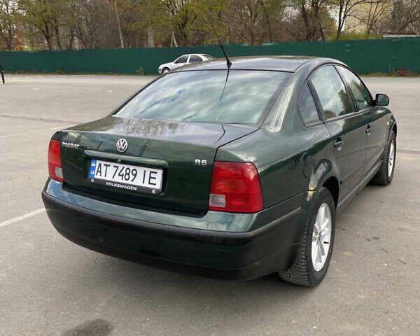 Зеленый Фольксваген Пассат, объемом двигателя 2.33 л и пробегом 211 тыс. км за 3500 $, фото 5 на Automoto.ua