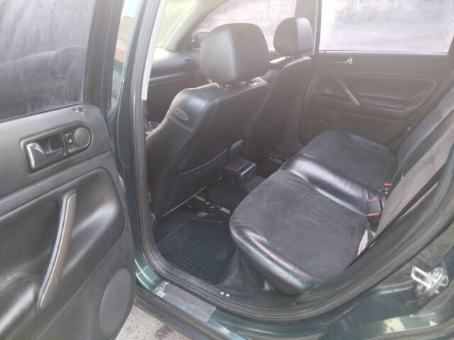 Зеленый Фольксваген Пассат, объемом двигателя 2.8 л и пробегом 380 тыс. км за 2999 $, фото 6 на Automoto.ua