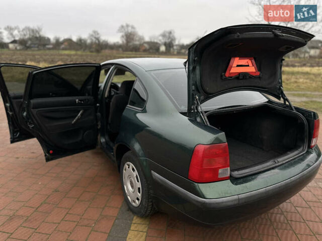 Зеленый Фольксваген Пассат, объемом двигателя 1.78 л и пробегом 334 тыс. км за 3150 $, фото 10 на Automoto.ua