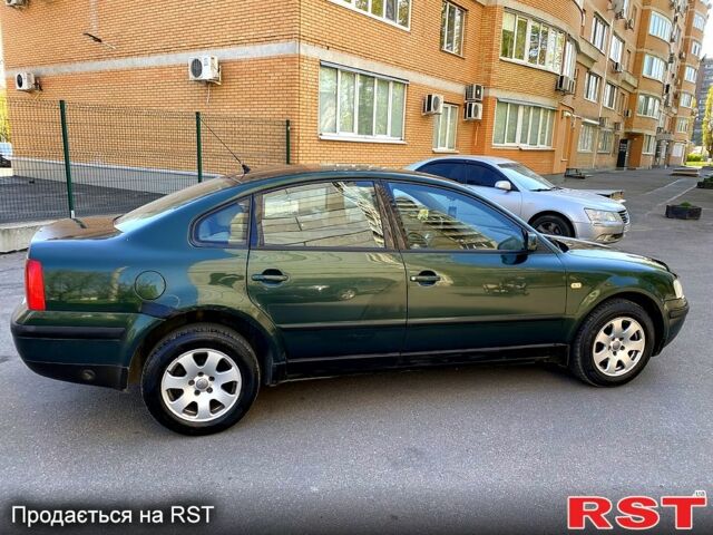 Зеленый Фольксваген Пассат, объемом двигателя 1.8 л и пробегом 235 тыс. км за 3000 $, фото 7 на Automoto.ua