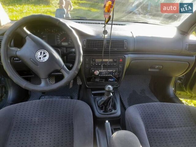 Зелений Фольксваген Пассат, об'ємом двигуна 1.6 л та пробігом 347 тис. км за 3100 $, фото 5 на Automoto.ua