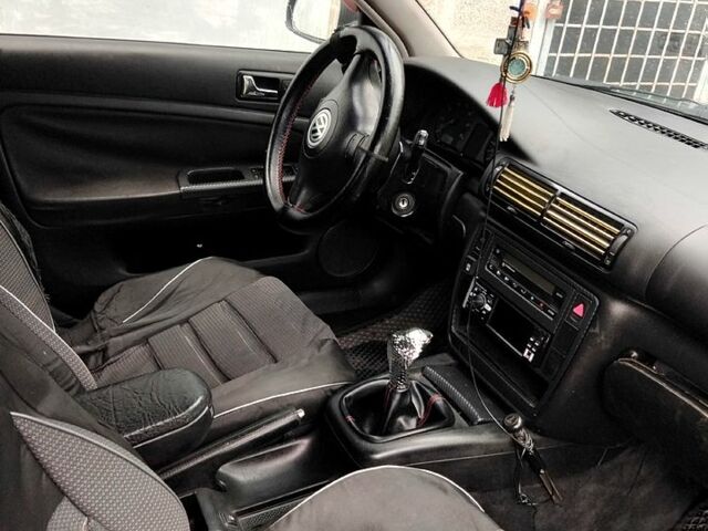 Зелений Фольксваген Пассат, об'ємом двигуна 1.8 л та пробігом 300 тис. км за 2600 $, фото 7 на Automoto.ua