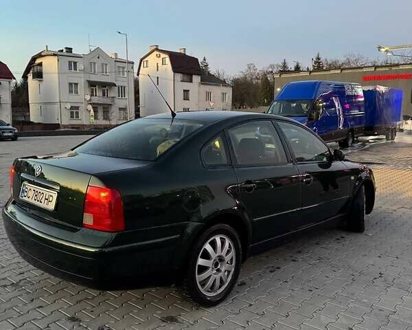 Зеленый Фольксваген Пассат, объемом двигателя 2.5 л и пробегом 373 тыс. км за 2800 $, фото 1 на Automoto.ua