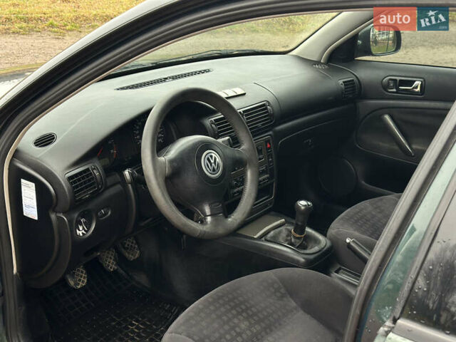 Зеленый Фольксваген Пассат, объемом двигателя 1.78 л и пробегом 334 тыс. км за 3150 $, фото 12 на Automoto.ua