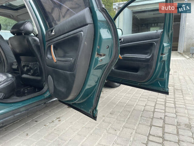 Зеленый Фольксваген Пассат, объемом двигателя 1.6 л и пробегом 250 тыс. км за 2150 $, фото 30 на Automoto.ua
