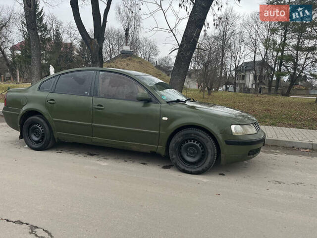 Зеленый Фольксваген Пассат, объемом двигателя 1.9 л и пробегом 323 тыс. км за 2700 $, фото 4 на Automoto.ua