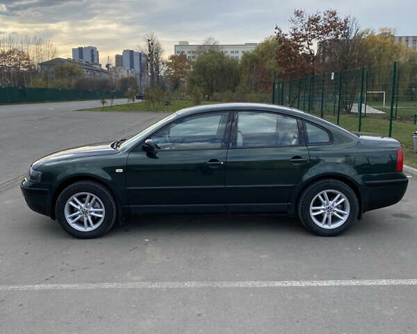 Зеленый Фольксваген Пассат, объемом двигателя 2.33 л и пробегом 211 тыс. км за 3500 $, фото 3 на Automoto.ua