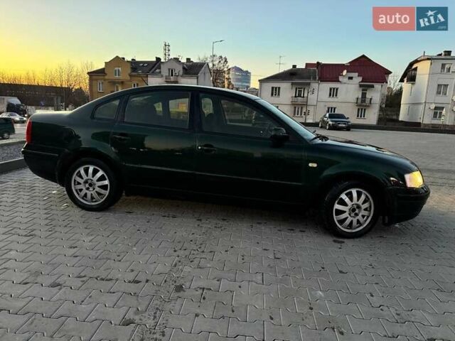 Зеленый Фольксваген Пассат, объемом двигателя 2.5 л и пробегом 373 тыс. км за 2800 $, фото 2 на Automoto.ua