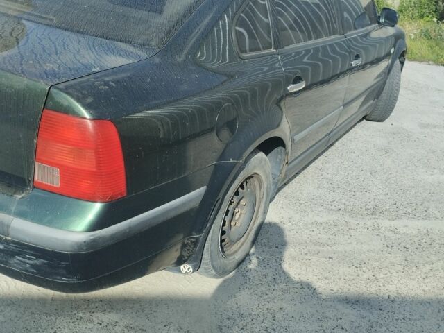 Зелений Фольксваген Пассат, об'ємом двигуна 1.8 л та пробігом 320 тис. км за 1600 $, фото 5 на Automoto.ua