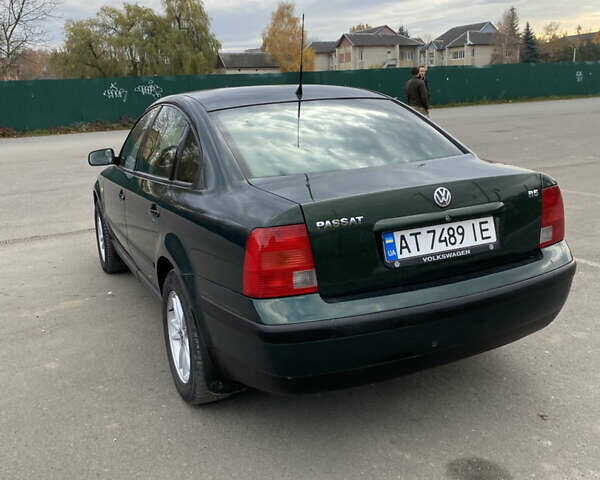 Зеленый Фольксваген Пассат, объемом двигателя 2.33 л и пробегом 211 тыс. км за 3500 $, фото 4 на Automoto.ua