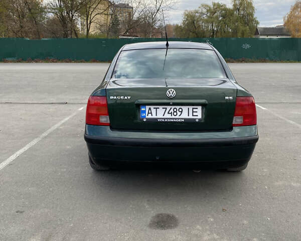 Зеленый Фольксваген Пассат, объемом двигателя 2.33 л и пробегом 211 тыс. км за 3500 $, фото 2 на Automoto.ua