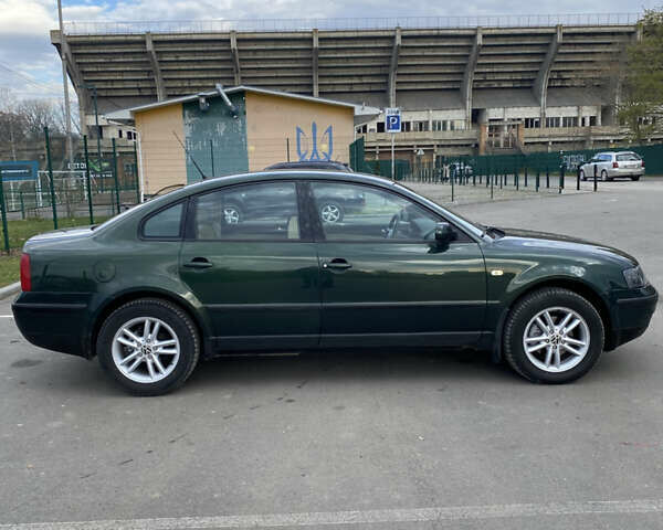 Зеленый Фольксваген Пассат, объемом двигателя 2.33 л и пробегом 211 тыс. км за 3500 $, фото 6 на Automoto.ua
