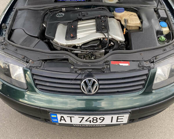Зеленый Фольксваген Пассат, объемом двигателя 2.33 л и пробегом 211 тыс. км за 3500 $, фото 16 на Automoto.ua