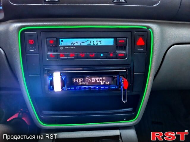 Зелений Фольксваген Пассат, об'ємом двигуна 1.6 л та пробігом 250 тис. км за 2899 $, фото 6 на Automoto.ua