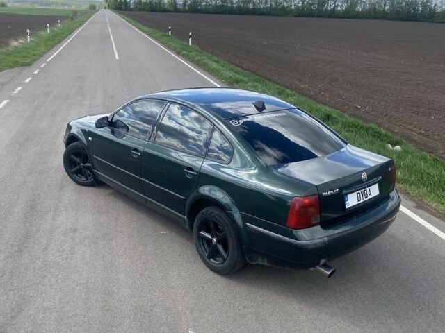 Зелений Фольксваген Пассат, об'ємом двигуна 1.8 л та пробігом 350 тис. км за 3999 $, фото 1 на Automoto.ua