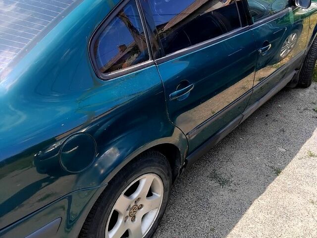 Зелений Фольксваген Пассат, об'ємом двигуна 1.8 л та пробігом 300 тис. км за 2600 $, фото 2 на Automoto.ua