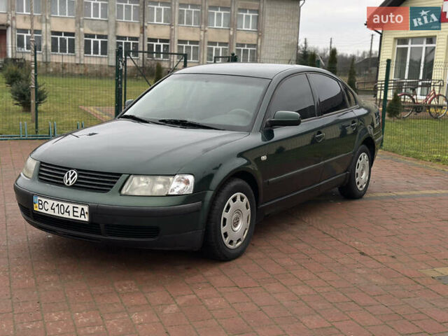Зеленый Фольксваген Пассат, объемом двигателя 1.78 л и пробегом 334 тыс. км за 3150 $, фото 1 на Automoto.ua