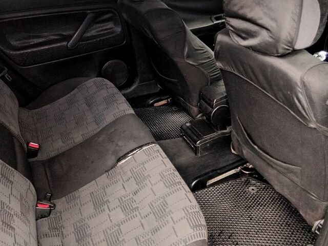 Зелений Фольксваген Пассат, об'ємом двигуна 1.8 л та пробігом 300 тис. км за 2600 $, фото 9 на Automoto.ua