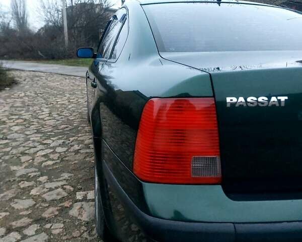 Зеленый Фольксваген Пассат, объемом двигателя 1.8 л и пробегом 298 тыс. км за 3500 $, фото 4 на Automoto.ua