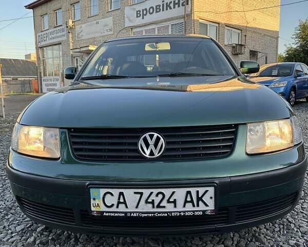 Зеленый Фольксваген Пассат, объемом двигателя 1.6 л и пробегом 345 тыс. км за 4000 $, фото 2 на Automoto.ua