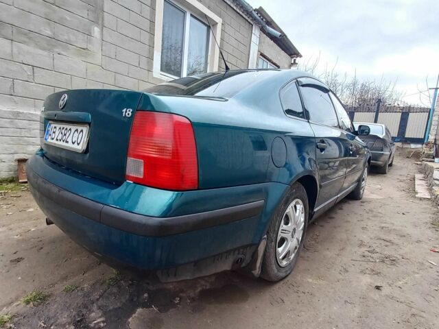 Зелений Фольксваген Пассат, об'ємом двигуна 1.8 л та пробігом 300 тис. км за 3150 $, фото 3 на Automoto.ua