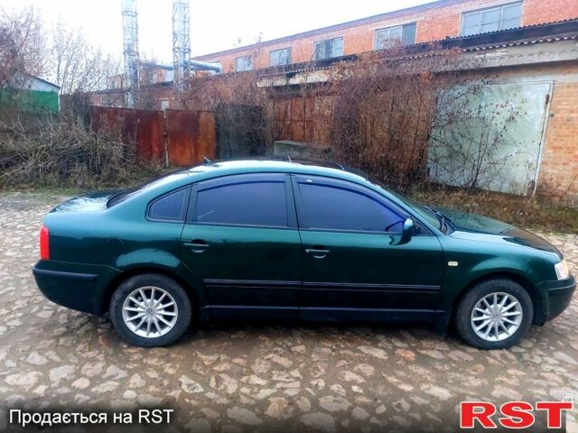 Зеленый Фольксваген Пассат, объемом двигателя 1.8 л и пробегом 295 тыс. км за 3600 $, фото 2 на Automoto.ua