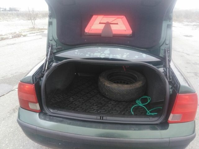 Зеленый Фольксваген Пассат, объемом двигателя 1.8 л и пробегом 320 тыс. км за 2900 $, фото 4 на Automoto.ua