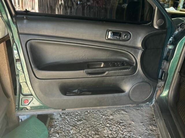 Зеленый Фольксваген Пассат, объемом двигателя 1.8 л и пробегом 425 тыс. км за 4400 $, фото 2 на Automoto.ua