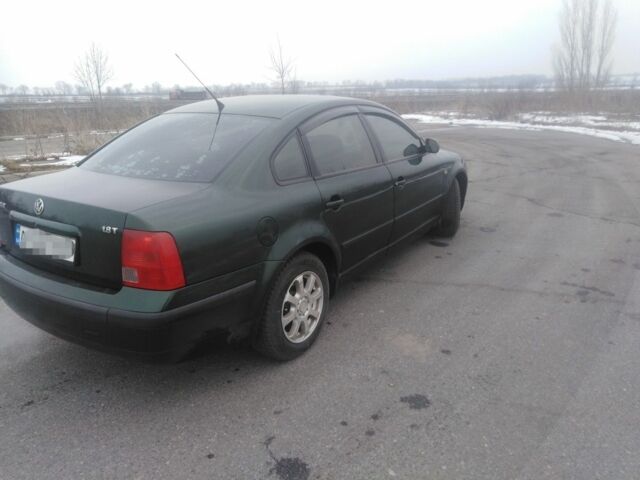 Зеленый Фольксваген Пассат, объемом двигателя 1.8 л и пробегом 320 тыс. км за 2900 $, фото 1 на Automoto.ua