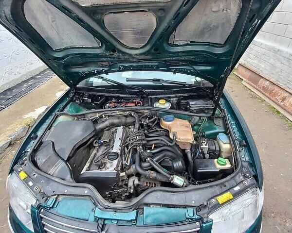 Зеленый Фольксваген Пассат, объемом двигателя 1.8 л и пробегом 300 тыс. км за 3150 $, фото 8 на Automoto.ua