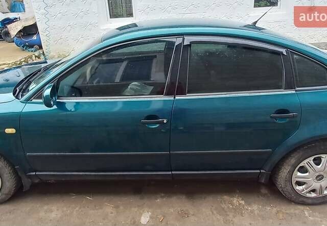 Зеленый Фольксваген Пассат, объемом двигателя 1.8 л и пробегом 300 тыс. км за 3150 $, фото 6 на Automoto.ua